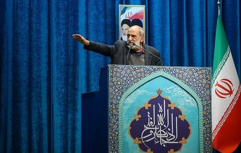 حسین شریعتمداری در نماز جمعه تهران