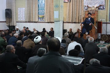 ملت انقلابی ایران از فتنه گران بیزارند