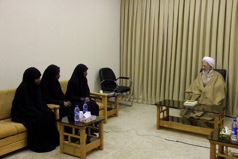  دیدار دختران شیخ زکزاکی با مراجع و علما در قم