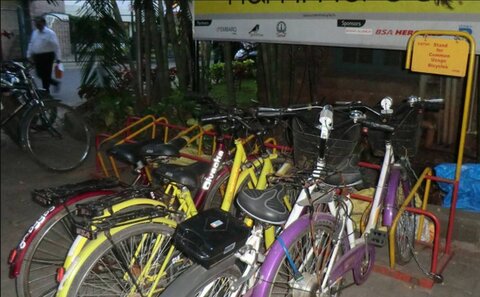 حیدرآباد: اهدای دوچرخه به کودکان برای شرکت در نماز صبح