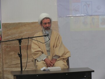 شرکت در برنامه های انقلابی تکلیف است