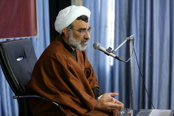 اندیشه در انتظار ظهور منجی بودن در بسیاری از جوامع بشری وجود دارد