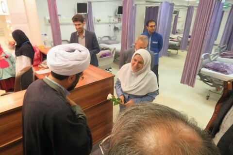 تصاویر / بازدید امام جمعه سراب از بیمارستان امام خمینی(ره)سراب به مناسبت روز پرستار