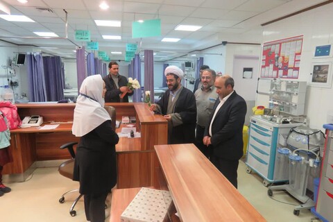 تصاویر / بازدید امام جمعه سراب از بیمارستان امام خمینی(ره)سراب به مناسبت روز پرستار