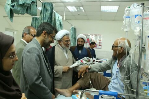 حضور امام جمعه هرمزگان بیمارستان شهید محمدی به مناسبت روز پرستار