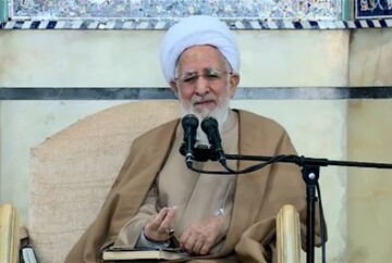 ملت ستم‌پذیر پَست و فرومایه است/ تقدیر از پاسخ کوبنده سپاه به آمریکا