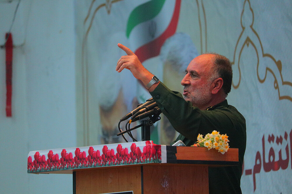 تمام ویژگی های سردار شهید سلیمانی در سردار قاآنی وجود دارد