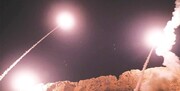 فیلم| تصاویر اولیه از لحظه برخورد شماری از موشک‌ها به پایگاه عین الأسد