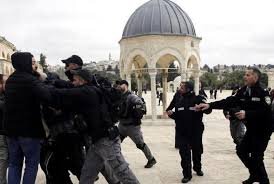 Israel forces arrests 5 Palestinians at Al-Aqsa Mosque
