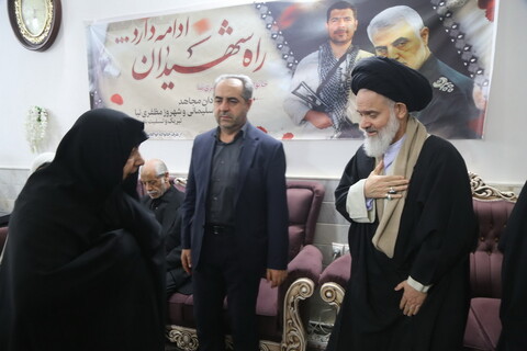  حضور جمعی از مسئولان قم در منزل شهید شهروز مظفری نیا
