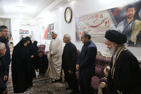  حضور جمعی از مسئولان قم در منزل شهید شهروز مظفری نیا