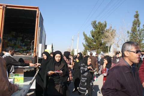 ایستگاه صلواتی آستان مقدس هلال بن علی (ع)آران و بیدگل در مسیر تشییع سردار سلیمانی در کرمان
