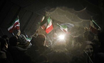 طنین بانگ الله‌اکبر و فریاد مرگ بر آمریکا بر بام اهواز