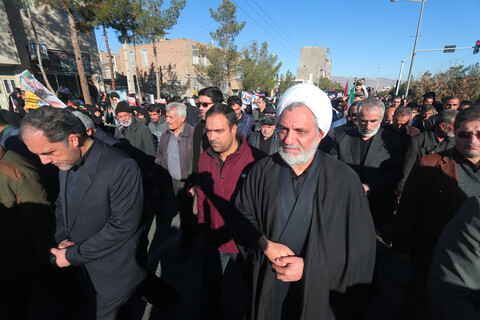 راهپیمایی مردمی و هیئت‌های مذهبی بیرجند در حمایت از حمله موشکی سپاه