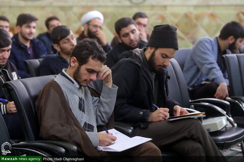 بالصور/ إقامة دورة تعليمة للعلوم الإسلامية والإنسانية لطلاب مدرسة ولي العصر (عج) العلمية بقم المقدسة