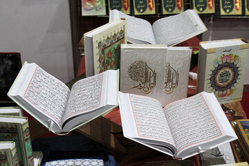 برگزاری نمایشگاه کتاب غدیر در مدرسه خواهران دورود