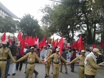 فیلم| تظاهرات ضدآمریکایی در لاهور پاکستان