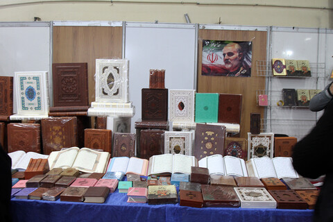 بازدید نماینده ولی فقیه در استان همدان در نمایشگاه کتاب 
