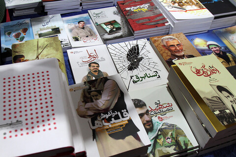 بازدید نماینده ولی فقیه در استان همدان در نمایشگاه کتاب 