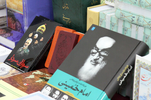 تصاویر/ حضور نماینده ولی فقیه در استان همدان در نمایشگاه کتاب همدان