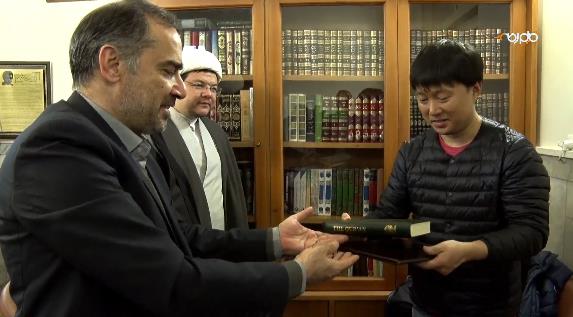 Twenty convert to Islam in holy shrine of Imam Reza (AS)