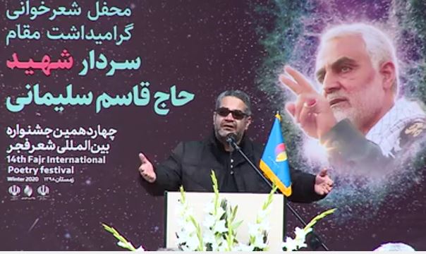 فیلم| شعرخوانی سید احمد علوی در کنار مزار حاج قاسم سلیمانی