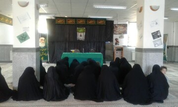 طلاب خواهر آذربایجان‌غربی در سوگ جانباختگان سانحه هوایی+ عکس