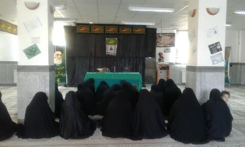 ابراز همدردی طلاب خواهر ارومیه با خانواده جانباختگان هواپیمایی