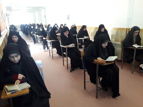 ابراز همدردی طلاب خواهر ارومیه با خانواده جانباختگان هواپیمایی