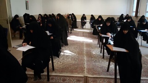 ابراز همدردی طلاب خواهر ارومیه با خانواده جانباختگان هواپیمایی