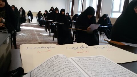 ابراز همدردی طلاب خواهر ارومیه با خانواده جانباختگان هواپیمایی