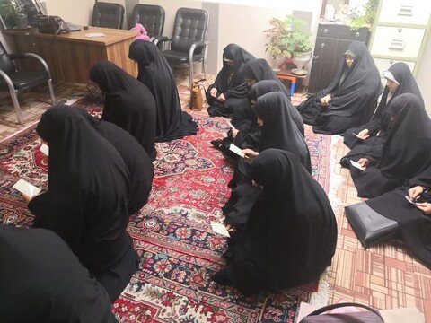 ابراز همدردی طلاب خواهر ارومیه با خانواده جانباختگان هواپیمایی