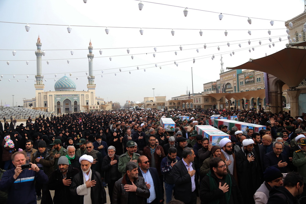 تصاویر/ مراسم تشییع پیکر جانباختگان سقوط هواپیما در قم