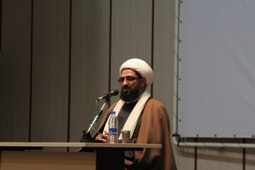 انتقاد امام جمعه همدان از ترویج زندگی مجردی