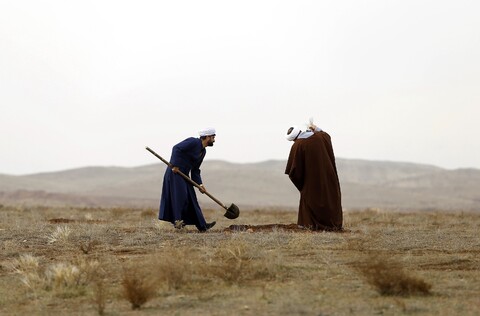 کاشت نهال توسط طلاب به یاد شهید سردار سلیمانی و شهدای مقاومت در منطقه عمومی کوه نمک قم