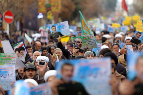 تصاویر / راهپیمایی نمازگزاران قمی در حمایت از پاسداران اسلام و امنیت میهن