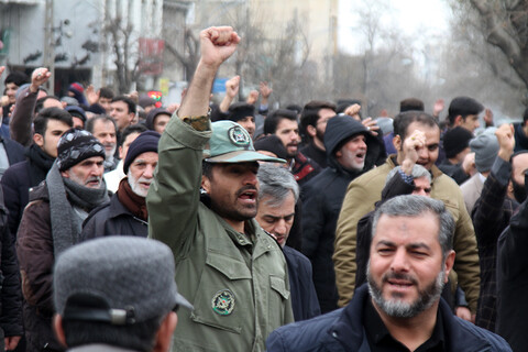 راهپیمایی نمازگزاران همدانی در حمایت از سپاه پاسداران