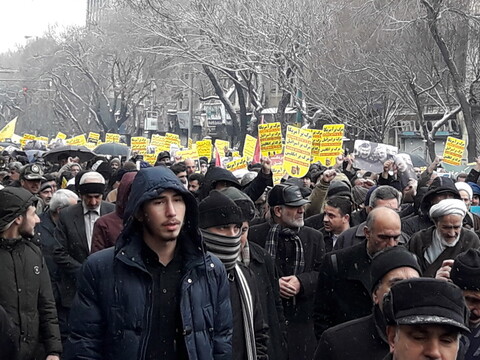 تصاویر/ راهپیمایی نمازگزاران تبریزی در حمایت از سپاه پاسداران و امنیت میهن