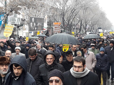 تصاویر/ راهپیمایی نمازگزاران تبریزی در حمایت از سپاه پاسداران و امنیت میهن
