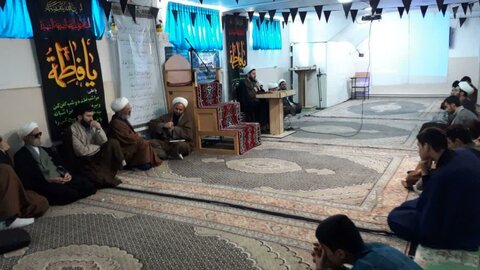 جلسه درس اخلاق  در مدرسه علمیه امام صادق (ع) بیجار