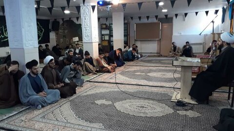 جلسه درس اخلاق  در مدرسه علمیه امام صادق (ع) بیجار