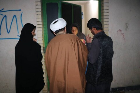 کمک رسانی طلاب و روحانیون گروه جهادی شهید سپهبد حاج قاسم سلیمانی در مناطق سیل زده