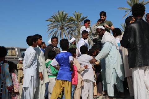 تصاویر شما/ حضور طلاب و روحانیون جهادی در مناطق سیل زده سیستان و بلوچستان