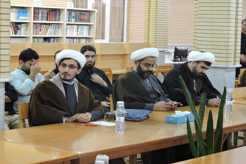 تصاویر/ نشست نقد و رونمایی از کتاب برادری ایمانی در مدرسه علمیه ولیعصر(عج) تبریز