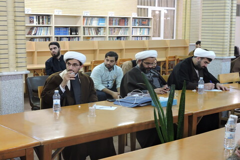 تصاویر/ نشست نقد و رونمایی از کتاب برادری ایمانی در مدرسه علمیه ولیعصر(عج) تبریز