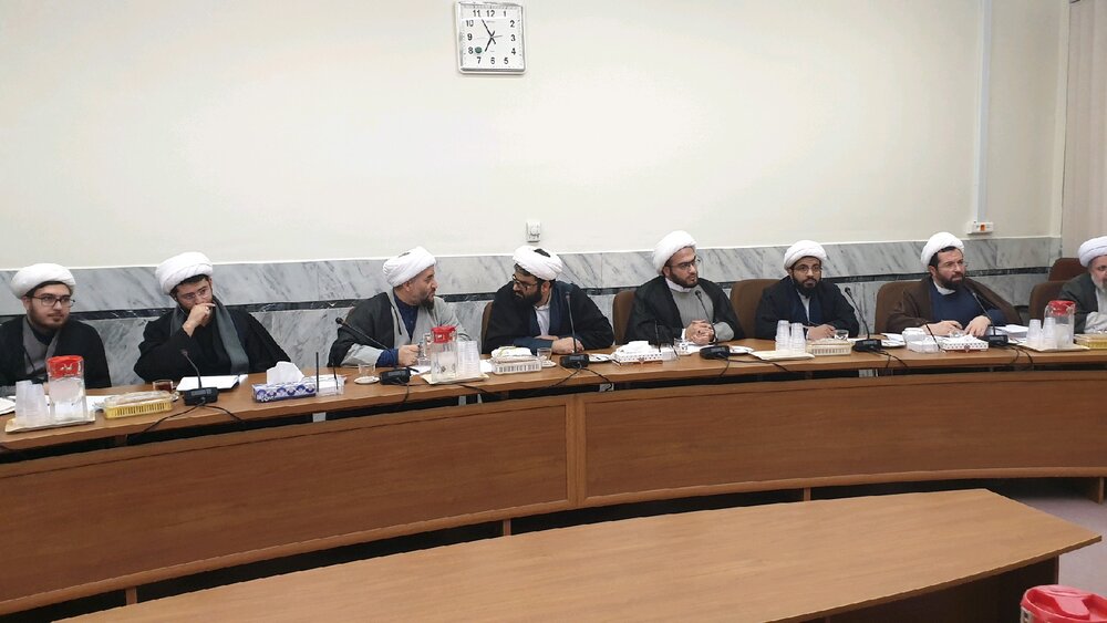 نشست جمعی از فضلا و استعدادهای برتر حوزه آیت الله حسینی بوشهری نشست جمعی از فضلا و استعدادهای برتر حوزه آیت الله حسینی بوشهری