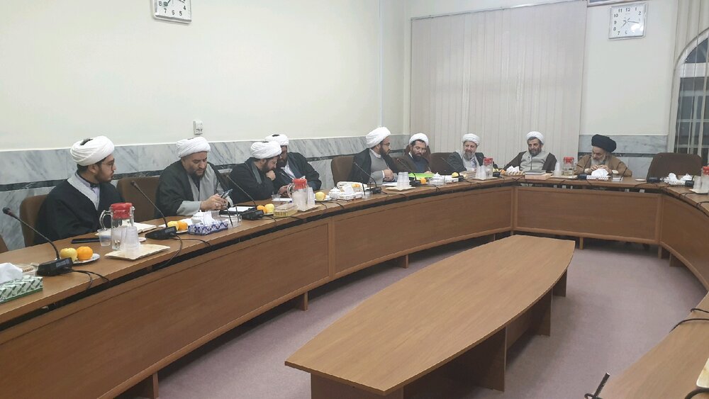 نشست جمعی از فضلا و استعدادهای برتر حوزه آیت الله حسینی بوشهری نشست جمعی از فضلا و استعدادهای برتر حوزه آیت الله حسینی بوشهری