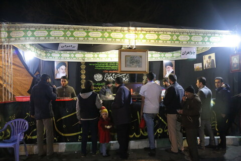 تصاویر / ایستگاه صلواتی به مناسبت شهادت حضرت زهرا (س) بياد مرحوم آيت الله شاه آبادى