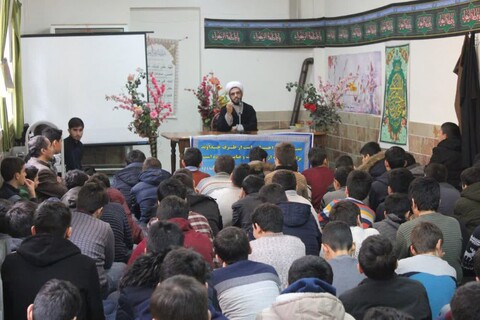 تصاویر/ همایش دانش آموزی فاطمیون با حضور مدیر مدرسه علمیه خوی در شهرستان خوی