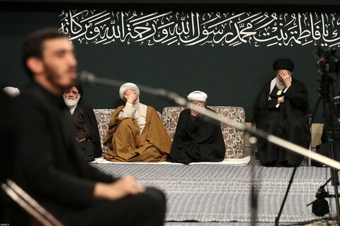 بالصور/ ليلة عزاء ذكرى استشهاد السيدة فاطمة الزهراء (سلام الله عليها) الأولى بحضور الإمام الخامنئي